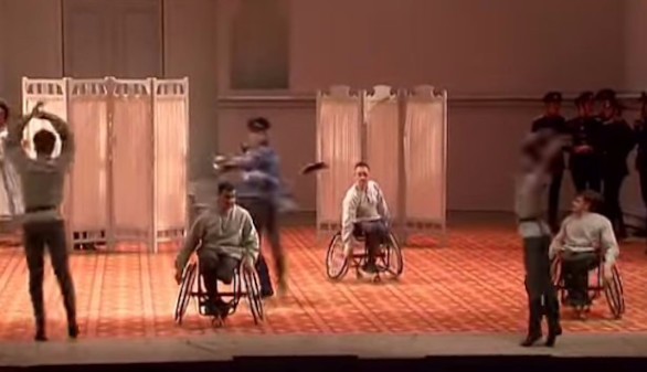 El ballet del Bolshói sube a su escenario bailarines en silla de ruedas