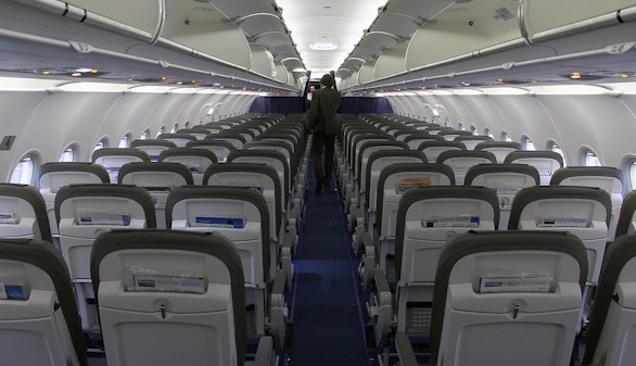 La puerta de pilotos se puede abrir siempre desde fuera salvo bloqueo interno