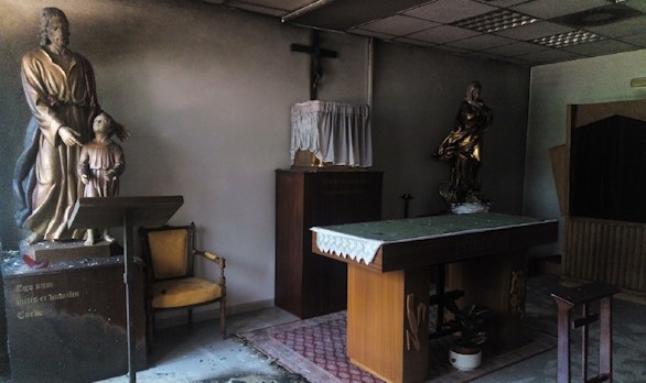 Atacan con un objeto incendiario la capilla de la Universidad Autónoma