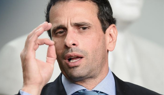 Capriles anuncia que ha sido inhabilitado durante 15 años