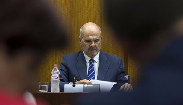 Chaves y Griñán echan balones fuera en el caso de los cursos