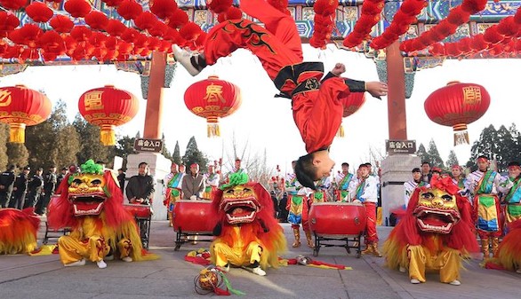 China celebra el año del 'mono de fuego' en el que espera más nacimientos