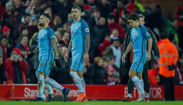 Un City con diez sufre para imponerse el Burnley