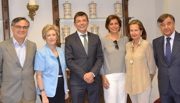 La Complutense estudia la creación de una cátedra de Farmacia del COFM