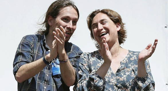 Colau se lanza a por Barcelona flanqueada por Pablo Iglesias