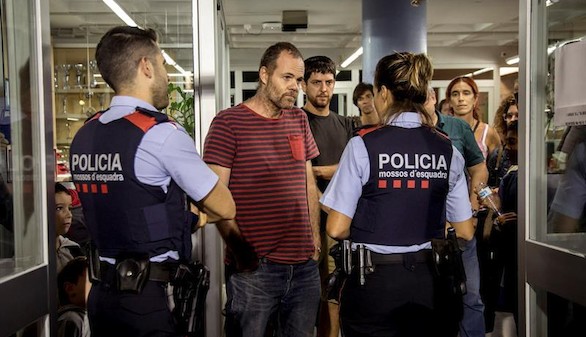 Hasta 163 colegios electorales están ocupados por padres y profesores