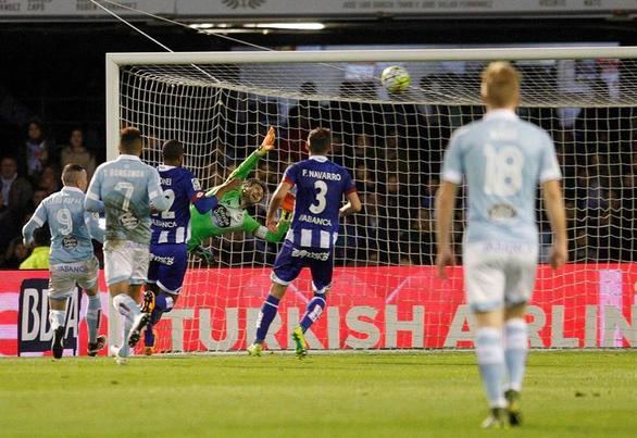 El Deportivo aguanta con diez al Celta y suma un punto en el derbi | 1-1