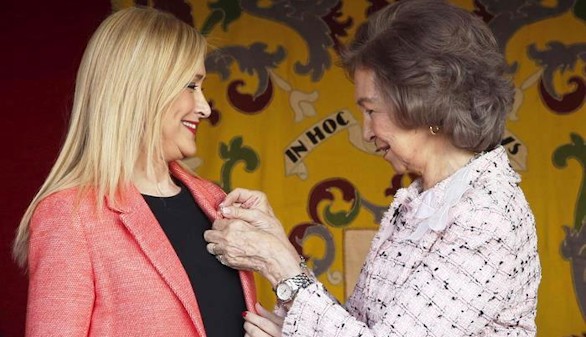 Doña Sofía participa en el Día de la Banderita de Cruz Roja junto con Cifuentes