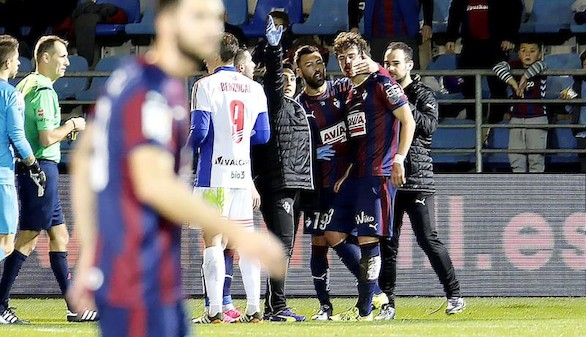 El Eibar remonta ante una Ponferradina con 10 jugadores | 4-0