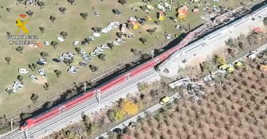 Imágenes aéreas y de las labores de rescate del accidente ferroviario en Toledo