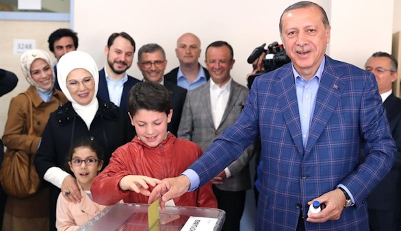 Erdogan se hace con el poder absoluto en Turquía