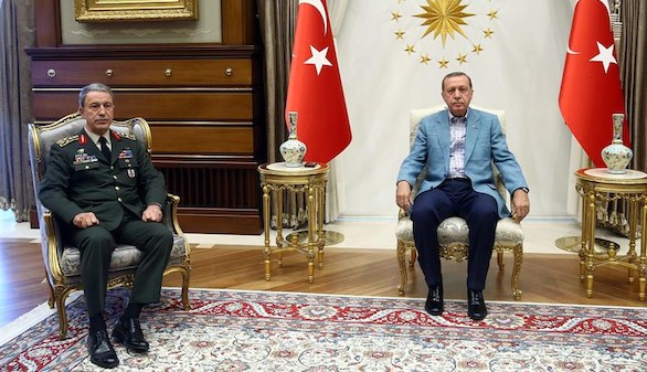 Erdogan cierra más de 100 medios de comunicación