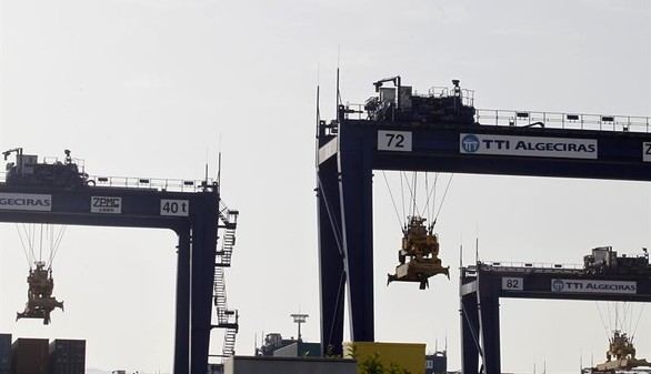 Los estibadores mantienen la huelga, aunque con matices