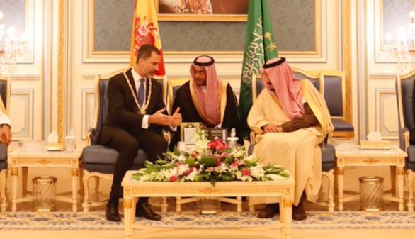 Felipe VI recibe los máximos honores del rey de Arabia Saudí
