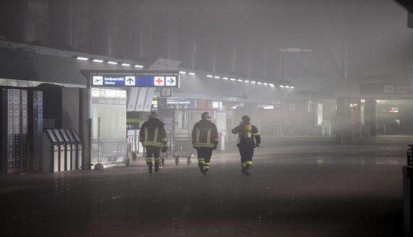 El aeropuerto de Fiumicino, en Roma, cerrado a causa de un incendio