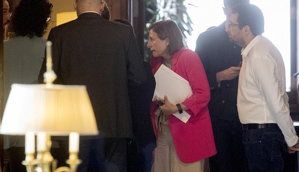 Diputados de JxSí usurpan la firma del secretario del Parlament