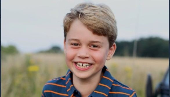 El posado del príncipe George por su octavo cumpleaños