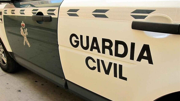 Detenido por secuestrar a su pareja y dejarla atada a un árbol, encapuchada y amordazada, en mitad del campo