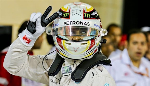 Hamilton gana en Baréin, Alonso termina undécimo