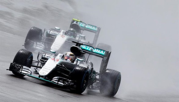 Hamilton gana el baile a Rosberg en Silverstone