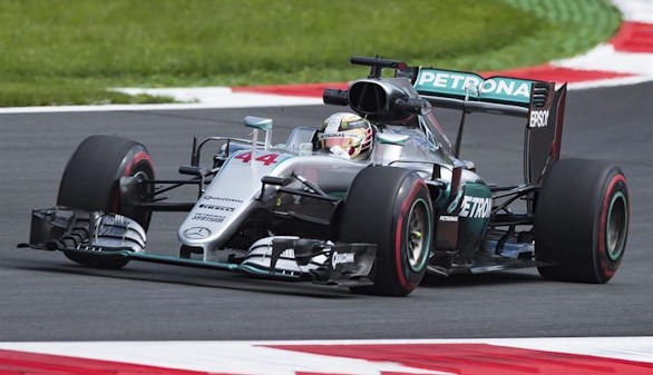 Hamilton arranca la 'pole' a Rosberg en Austria