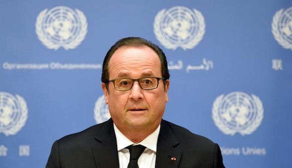 Hollande dice que los bombardeos franceses destruyeron un campamento del EI