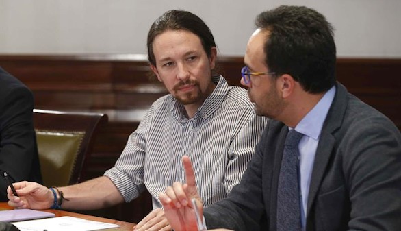 Podemos quiere referéndum y echar a Rivera