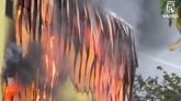Gran incendio en una nave de trasteros en Villaverde