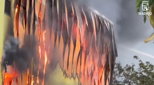 Gran incendio en una nave de trasteros en Villaverde