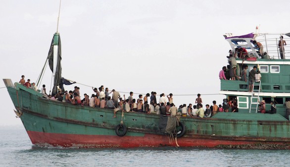 Malasia e Indonesia se ofrecen a acoger a los inmigrantes atrapados en el golfo de Bengala