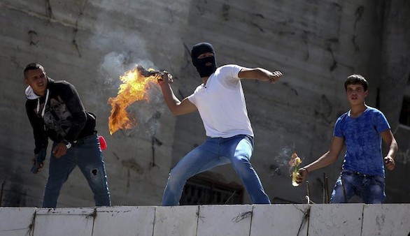 Aviones israelíes bombardean Gaza tras lanzamientos de cohetes