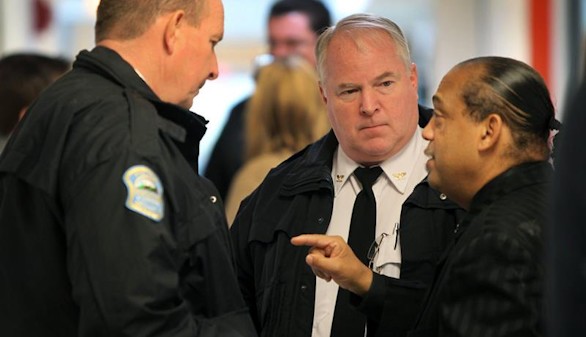 Dos policías de Ferguson, heridos de gravedad tras un tiroteo frente a una comisaría