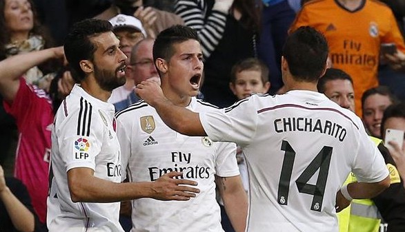 El Madrid se aburre de perseguir al Barça y gana al Almería por inercia (3-0)