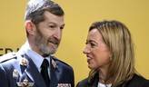 El exJEMAD Julio Rodríguez junto a Carme Chacón, entonces ministra de Defensa. Efe