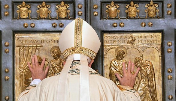 Histórico Jubileo: dos papas cruzan la Puerta Santa de San Pedro