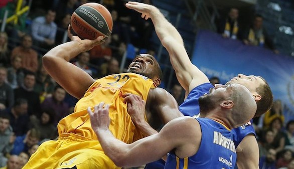 Un primer tiempo nefasto condena al Barcelona en Rusia