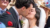 Durante su boda con Ángela, Curro siente la presencia de su hermana Jana, en 'La Promesa'.
