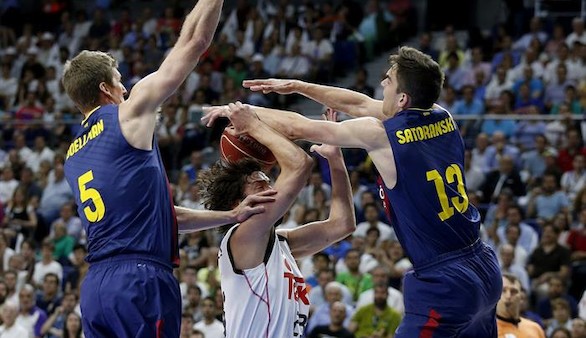 El Madrid acelera en la final ACB a lomos de Llull