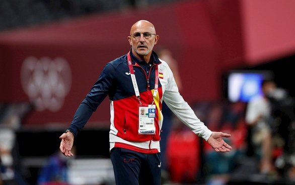 La afición por los toros le conlleva a De la Fuente sus primeras críticas como seleccionador