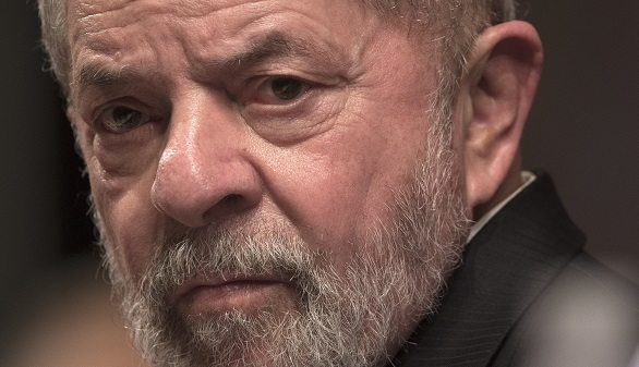 Los autobuses de la gira de Lula son tiroteados y el PT denuncia que quieren matar al expresidente en Brasil