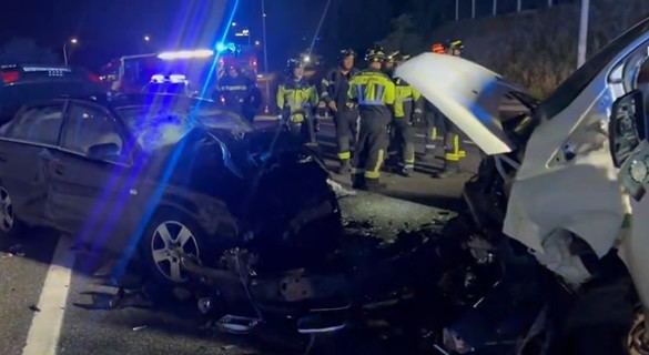 Cuatro heridos en un choque frontal en la M40 en una persecución policial