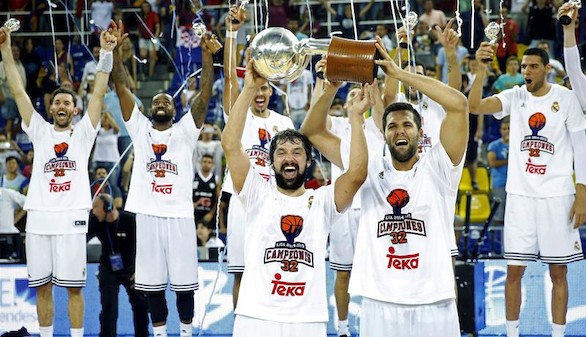 El Madrid arrasa al Barça para sellar su póker en una temporada legendaria