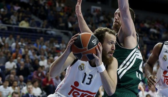 El Madrid hace los deberes, acaba líder y empuja al Barça contra Olympiakos