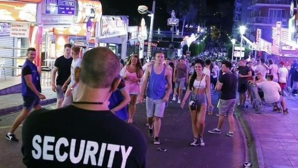 'Bobbies' para combatir el turismo de borrachera en Magaluf
