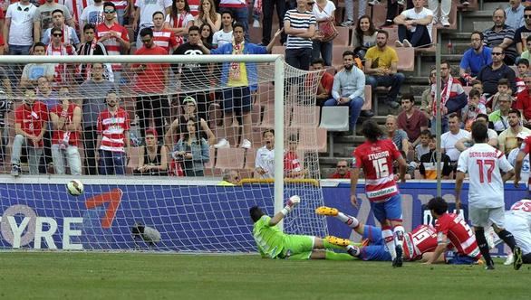 Un gol de Mainz en propia puerta cierra el empate a nada entre Granada y Sevilla