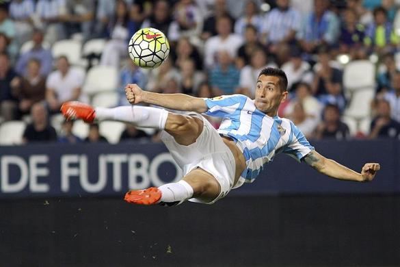 Charles acaba con la sequía del Málaga y le da la primera victoria