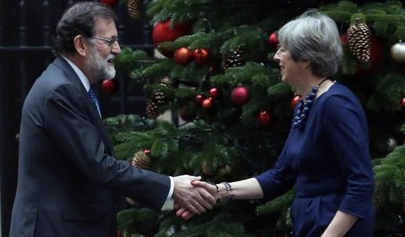 Rajoy elogia el esfuerzo de May en la negociación del 