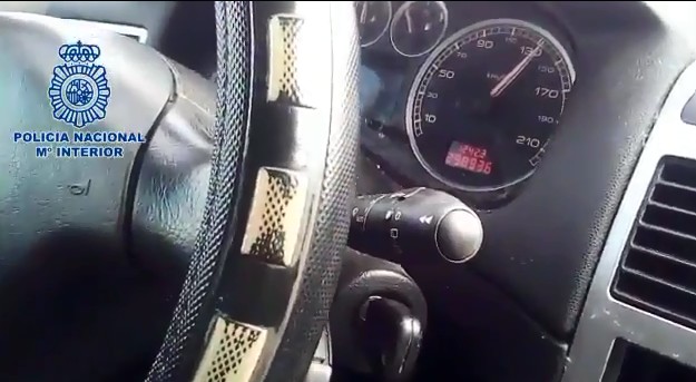 Un padre graba a su hijo menor conduciendo a 160 km/h