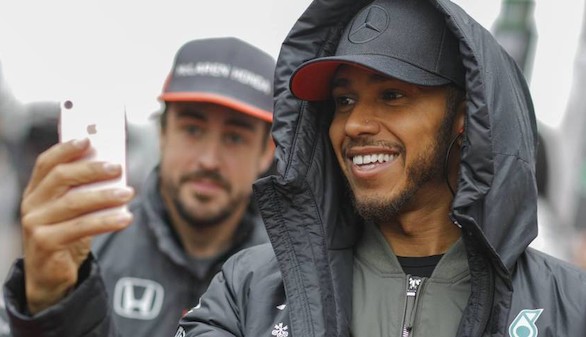 Mercedes cierra la puerta a Alonso y el español se acerca a McLaren