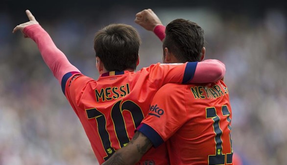 Lucha por la Liga: El Barça pasea de camino al título y el Atleti reacciona con alma